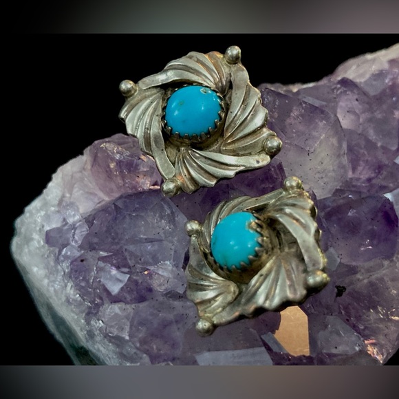 Vintage Native American Sleeping Beauty Turquoise Repoussé 925 Earrings - Picture 12 of 14